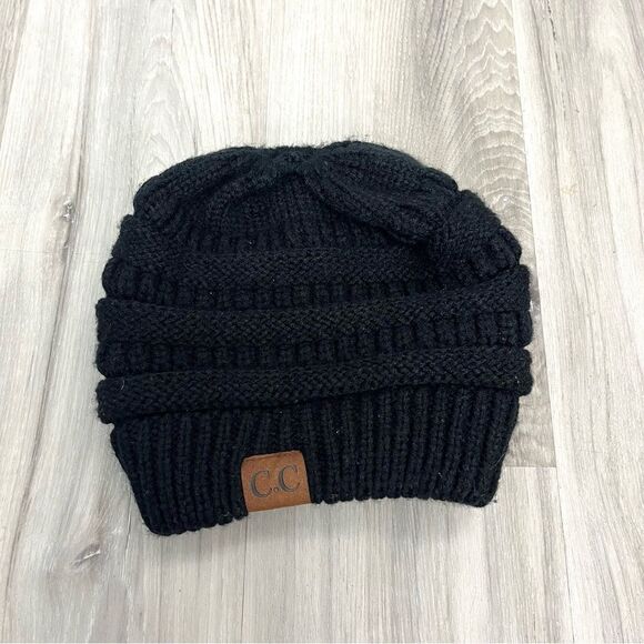 C.C Hat Women’s OS Black Ponytail Cable Knit Beanie - Picture 2 of 4